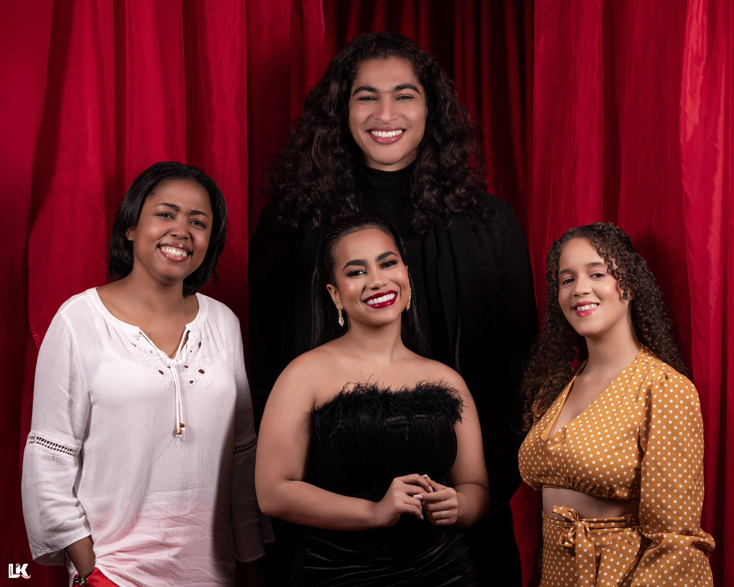 Ver Caerse de Risa | HBO Max, image size:2560x2048