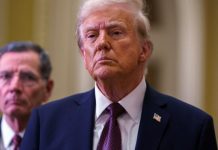 Trump dice que analiza emprender ataques en territorio venezolano