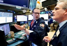 Wall Street cierra en rojo y el Dow Jones baja 0,8 % tras caída en beneficio de JPMorgan