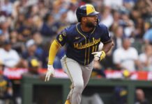 Cerveceros vencen a Azulejos