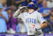 Poder de Swanson (2 HR 6CI) guía paliza de Cachorros en Denver