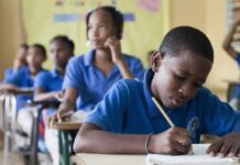 El incierto colapso de la educación dominicana