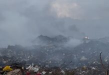 Regidores declaran en estado de emergencia sanitaria el vertedero de Jarabacoa por incendio que lleva 27 días