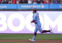 Schwarber se convierte en el 21er toletero con cuatro jonrones en un partido