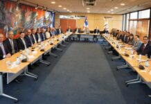 Valdez Albizu, Magín Díaz y Alejadro Fernández se reúnen con los presidentes del sector financiero para pasar revista a la economía nacional