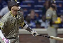 A tiro de octubre, Padres vencen a Mets con grand slam de Machado