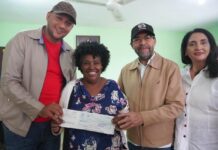 Gobierno continúa entrega de compensaciones a productores de Hato Nuevo Cortés, en Azua