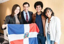 Ministro de Cultura visita campus de Berklee en Valencia, España