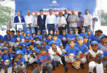 Ministerio de Deportes entrega remozado estadio de béisbol en el Parque del Este