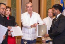 Abinader respalda pacto nacional contra la violencia de género; recibe documento de Reforma Integral “Déjala Ir”