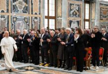 León XIV denuncia que el cine está en “peligro” y urge a proteger su “valor social”