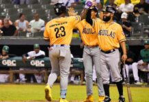 Las Águilas superan un déficit, ganan tercero en línea y se alejan en la cima al vencer a las Estrellas