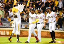 Águilas derrotan a Toros en fiesta de batazos en el Estadio Cibao