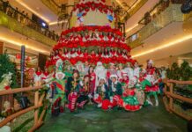 Ágora celebra la Navidad con el Árbol que Canta y Regala Sonrisas