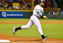 Tavárez domina y Águilas vencen 4-2 al Licey para afianzar su liderato