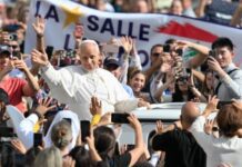 El papa pide hacer de las escuelas y universidades “umbrales de una civilización de paz”