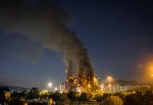 Aumenta a 13 el número de fallecidos en el incendio de varios edificios en Hong Kong