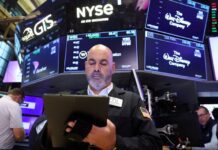 Wall Street cierra mixto tras conocerse nuevos datos laborales previos a reunión de la Fed