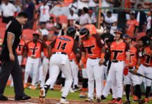 De la Cruz y buen pitcheo de Sanchez impulsan a los Toros