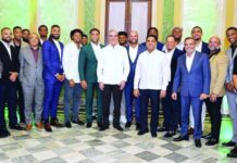 Presidente Abinader sostiene encuentro con peloteros de Grandes Ligas