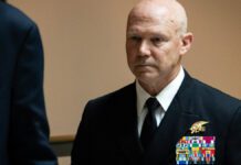 Almirante de EEUU niega haber ordenado matar a los supervivientes del ataque a una lancha