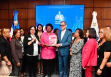 Ministro de Trabajo recibe reconocimiento por impulsar la igualdad y los derechos laborales de las mujeres