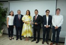 Yayo Sanz Lovatón es reconocido por el grupo GBH por la modernización y eficiencia lograda en Aduanas