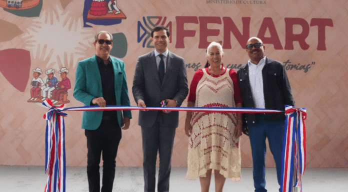 Ministro Roberto Ángel Salcedo encabeza el acto inaugural de la Feria Nacional de Artesanía