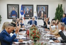 Ministro Luis Miguel De Camps presenta en CNE su apuesta por la inclusión de las competencias digitales