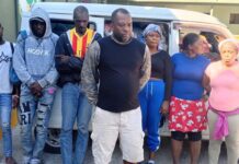 Ejército detiene conductor que transportaba a seis haitianos camuflados con mercancías