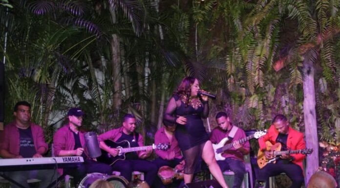 Marcel Piel Morena Triunfa en Casa de Teatro con Su Concierto “Así Soy Yo”