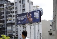 Grandes vallas promocionan el debut de Sebastián Mencía en el boxeo profesional
