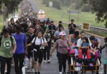 EE.UU. tuvo más salidas que llegadas de migrantes en 2025, según un informe