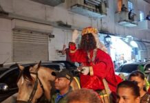 Bomberos del Distrito Nacional realizan tradicional desfile de los Reyes Magos