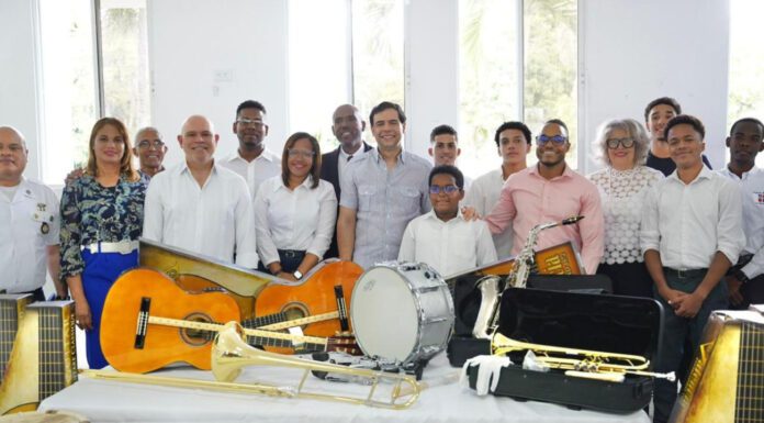 Cultura inicia en La Romana programa de donación de instrumentos para fortalecer la formación artística comunitaria