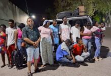 Ejército detiene a ciudadano dominicano que transportaba haitianos indocumentados en Neyba