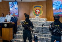 Primer golpe del año: intervienen embarcación con 863 paquetes presumiblemente cocaína;