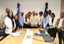 Titular del SNS se reúne con gremios de enfermería