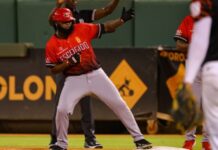 Navarro y Lake remolcan cinco para colocar 2-0 al Escogido en la final