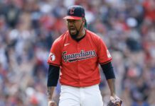 Lanzadores dominicanos Clase y Ortiz seguirán impedidos de jugar en su país