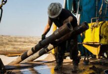 El petróleo de Texas baja más de un 2 %, hasta 59.36 dólares el barril