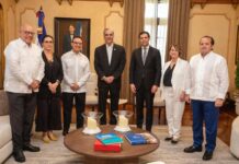 Presidente Abinader recibe a Michel Camilo y autoridades del Berklee College of Music