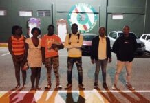 Ejército detiene chofer y cobrador de autobús sorprendidos transportando extranjeros indocumentados en San Juan de la Maguana