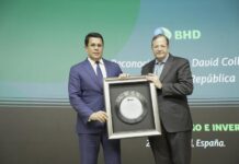 BHD reconoce a David Collado durante el III Foro BHD de Turismo e Inversión en España