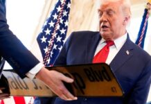 Trump dice que se podría usar un enfoque “un poco más suave” en los operativos migratorios