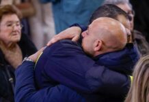 Zona cero del accidente ferroviario en sur de España se vuelca en funeral por las víctimas