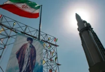 Trump dice que Irán “quiere” un acuerdo nuclear mientras EE.UU. despliega flotilla