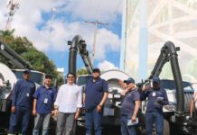 Gobierno entrega cuatro camiones succionadores de los más modernos de América, para servicio de la Caasd