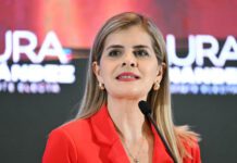 Fernández llama a la oposición a ayudar a crear “la tercera república” en Costa Rica