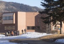 Mujer de 18 años autora del tiroteo mortal en Canadá